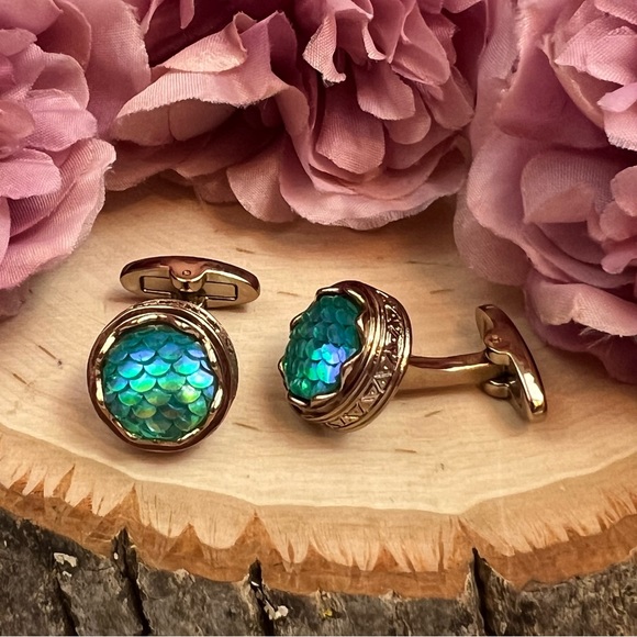 Antiqued Gold and Teal Blue Mother of Pearl Cufflinks - Picture 6 of 17